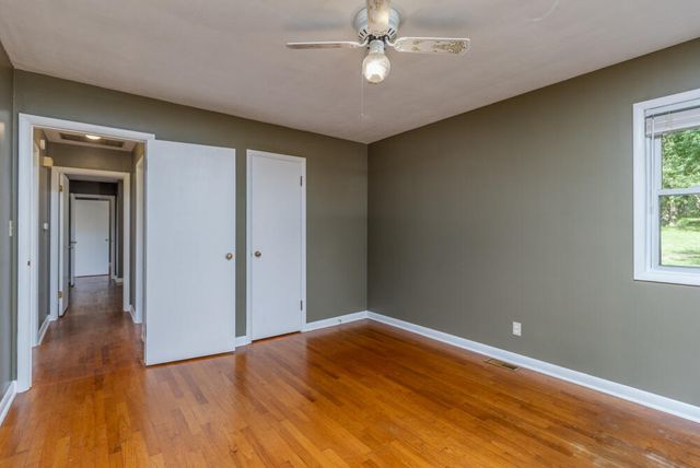 1318 South Farm Road 205, Springfield, MO 65809