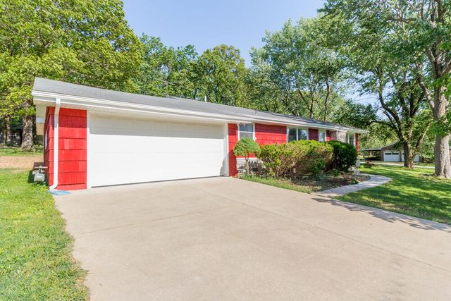 1318 South Farm Road 205, Springfield, MO 65809