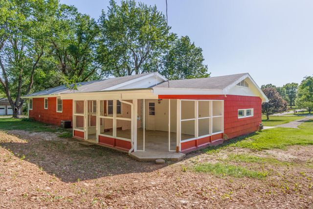 1318 South Farm Road 205, Springfield, MO 65809