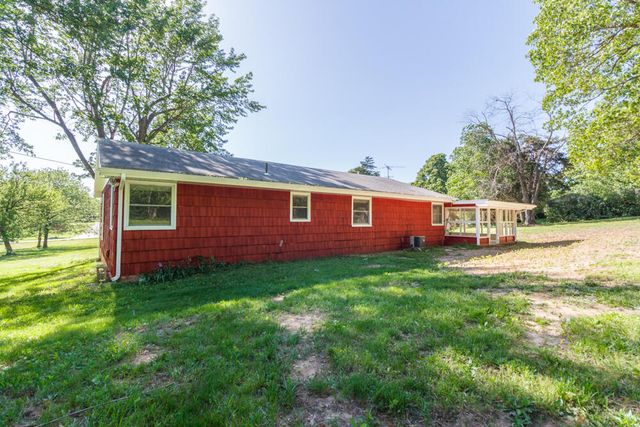 1318 South Farm Road 205, Springfield, MO 65809