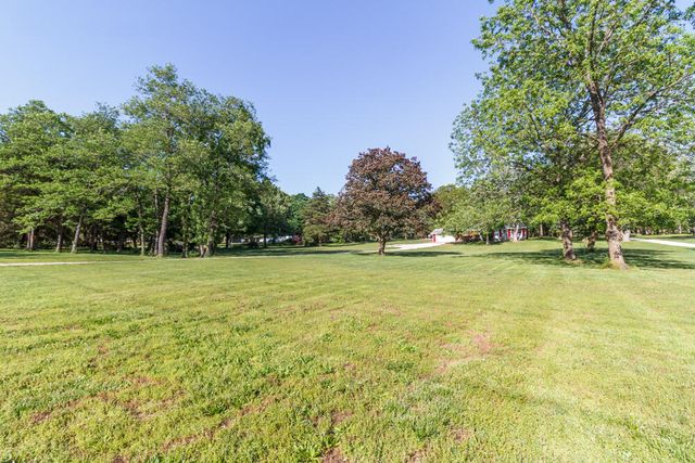 1318 South Farm Road 205, Springfield, MO 65809