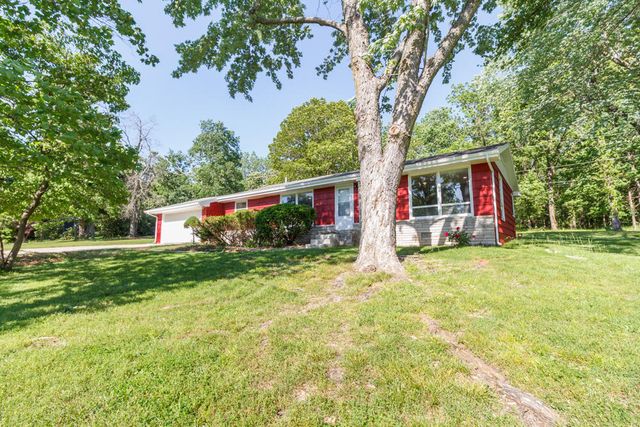 1318 South Farm Road 205, Springfield, MO 65809