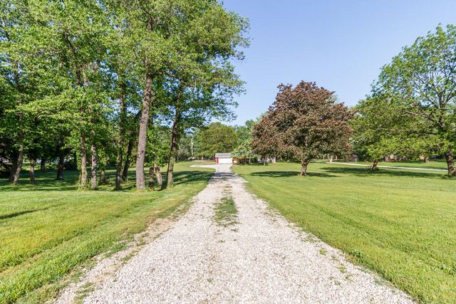 1318 South Farm Road 205, Springfield, MO 65809