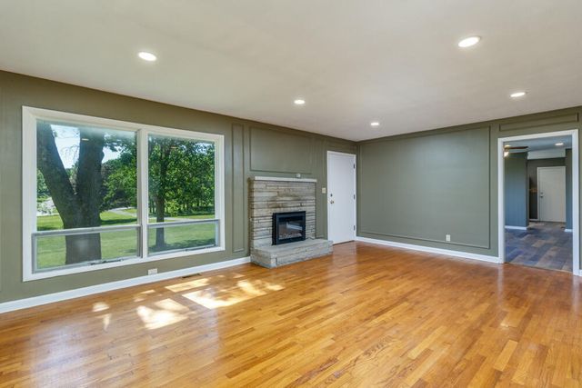 1318 South Farm Road 205, Springfield, MO 65809