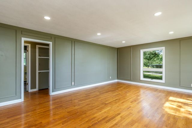 1318 South Farm Road 205, Springfield, MO 65809