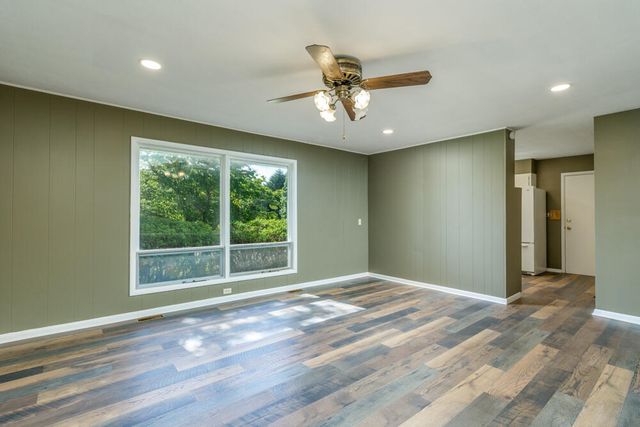 1318 South Farm Road 205, Springfield, MO 65809