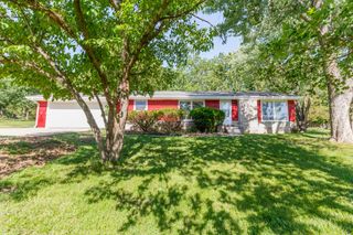 1318 South Farm Road 205, Springfield, MO 65809