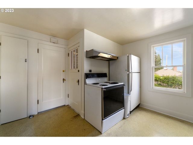 3148 WILLAMETTE St, Eugene, OR 97405