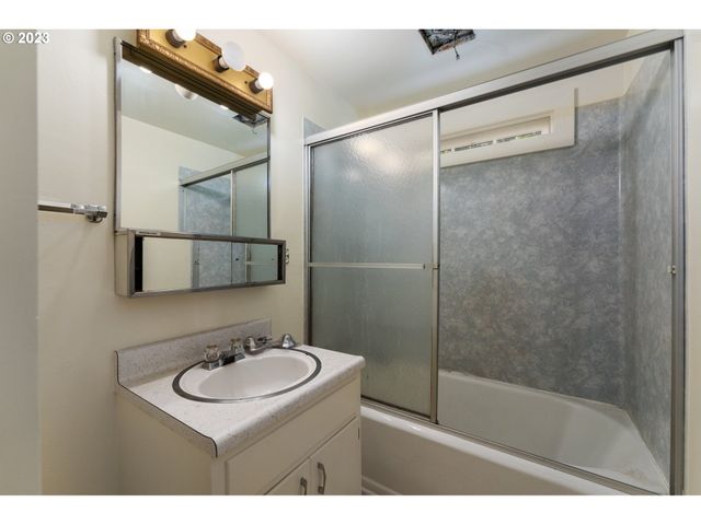 3148 WILLAMETTE St, Eugene, OR 97405