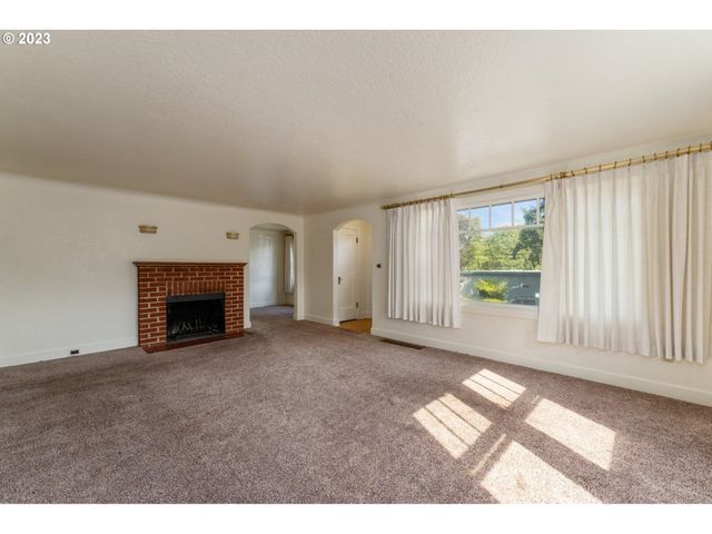3148 WILLAMETTE St, Eugene, OR 97405