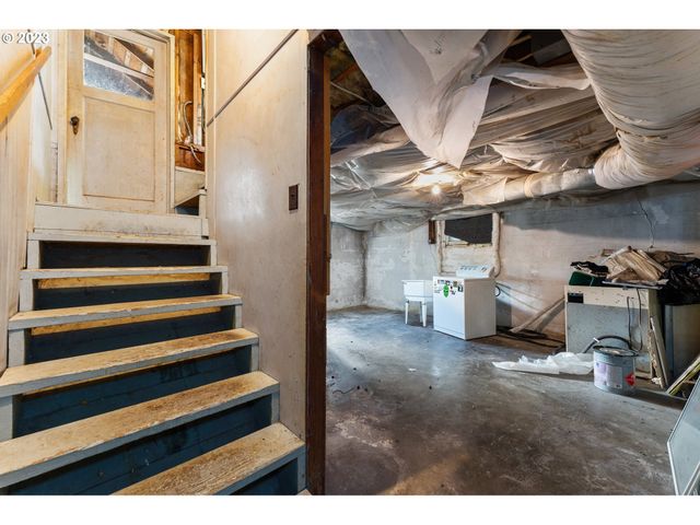 3148 WILLAMETTE St, Eugene, OR 97405