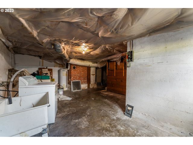 3148 WILLAMETTE St, Eugene, OR 97405