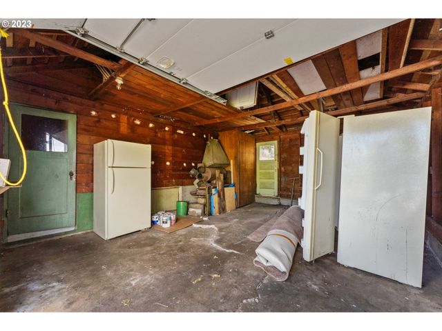 3148 WILLAMETTE St, Eugene, OR 97405