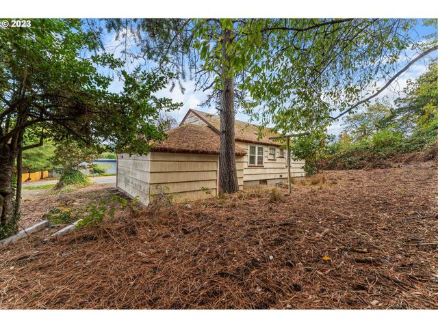 3148 WILLAMETTE St, Eugene, OR 97405
