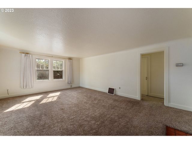 3148 WILLAMETTE St, Eugene, OR 97405