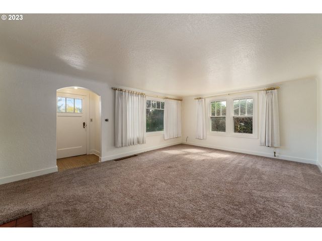 3148 WILLAMETTE St, Eugene, OR 97405