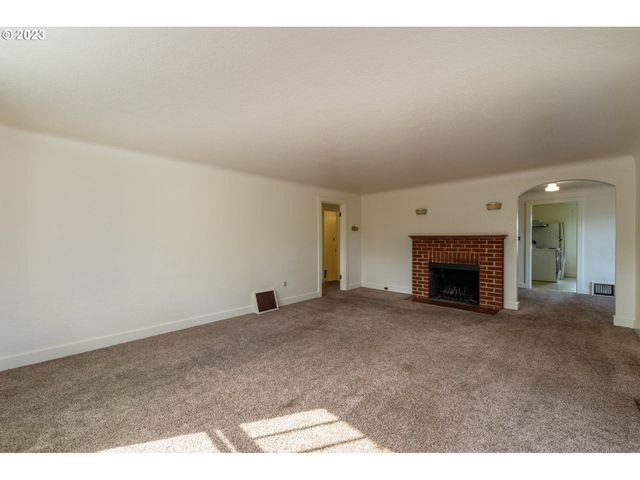 3148 WILLAMETTE St, Eugene, OR 97405