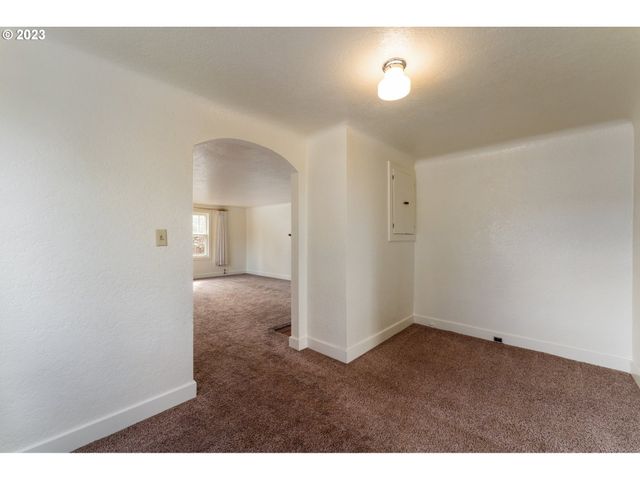 3148 WILLAMETTE St, Eugene, OR 97405