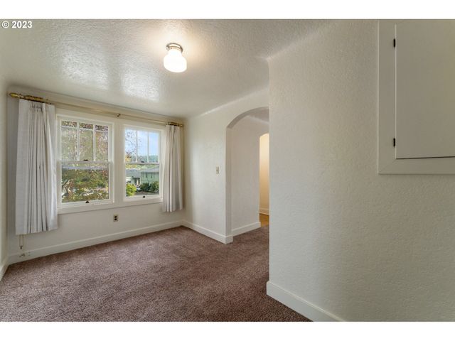 3148 WILLAMETTE St, Eugene, OR 97405