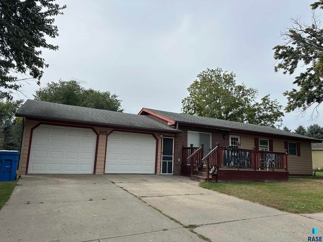 915 N Liberty Ave Avenue, Madison, SD 57042