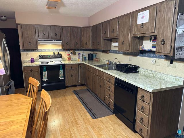 915 N Liberty Ave Avenue, Madison, SD 57042