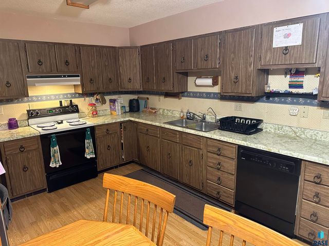 915 N Liberty Ave Avenue, Madison, SD 57042