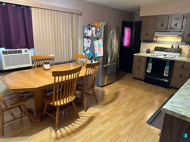 915 N Liberty Ave Avenue, Madison, SD 57042