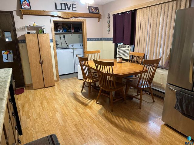 915 N Liberty Ave Avenue, Madison, SD 57042