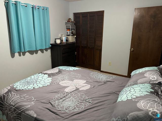 915 N Liberty Ave Avenue, Madison, SD 57042