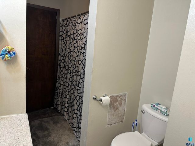 915 N Liberty Ave Avenue, Madison, SD 57042