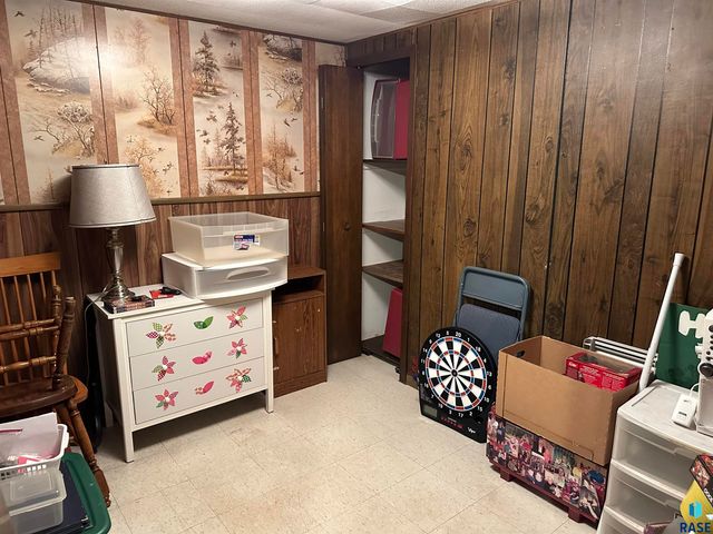 915 N Liberty Ave Avenue, Madison, SD 57042