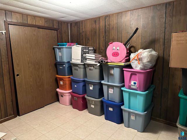 915 N Liberty Ave Avenue, Madison, SD 57042