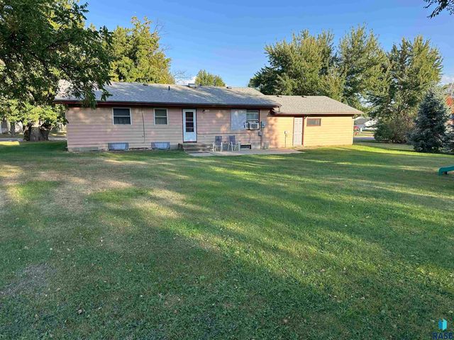 915 N Liberty Ave Avenue, Madison, SD 57042
