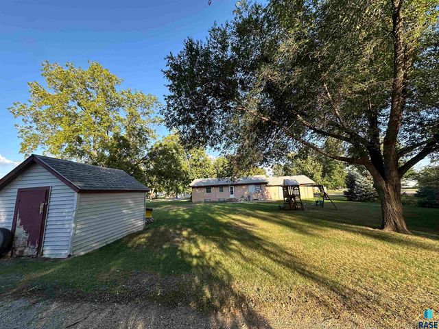 915 N Liberty Ave Avenue, Madison, SD 57042