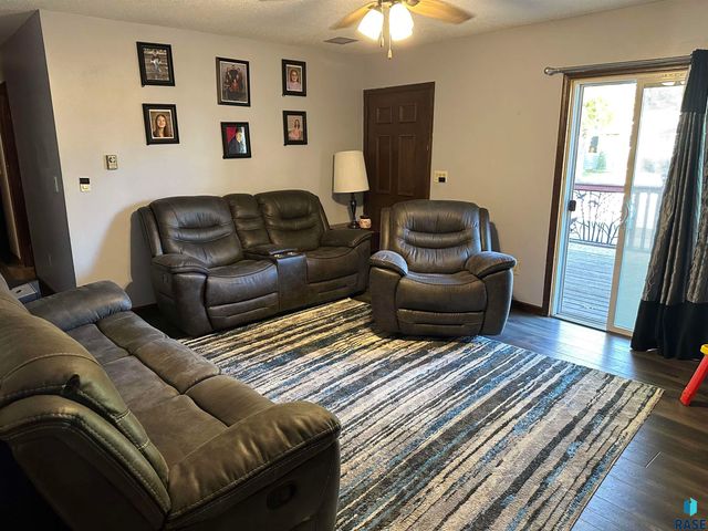 915 N Liberty Ave Avenue, Madison, SD 57042