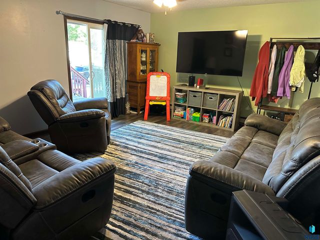 915 N Liberty Ave Avenue, Madison, SD 57042