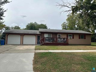 915 N Liberty Ave Avenue, Madison, SD 57042