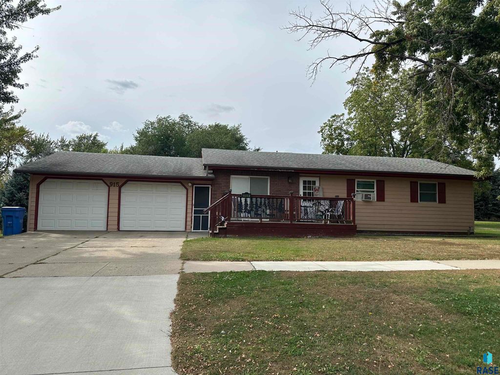 915 N Liberty Ave Avenue, Madison, SD 57042