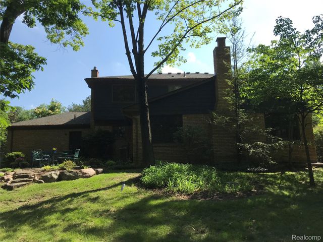 6018 Glen Eagles Drive, West Bloomfield Charter Township, MI 48323