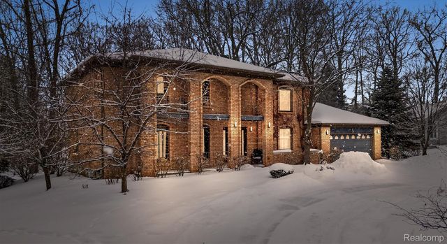 6018 Glen Eagles Drive, West Bloomfield Charter Township, MI 48323