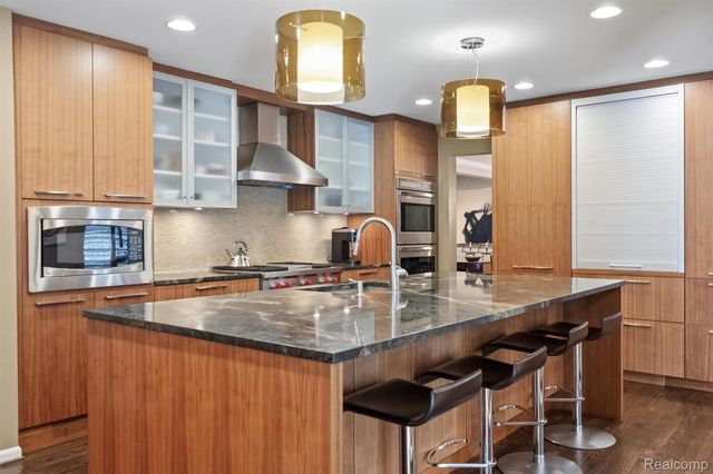 6018 Glen Eagles Drive, West Bloomfield Charter Township, MI 48323