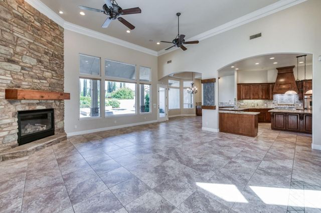 10746 N Falcon Faire Drive, Fresno, CA 93730