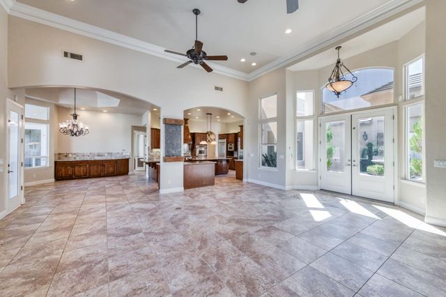 10746 N Falcon Faire Drive, Fresno, CA 93730