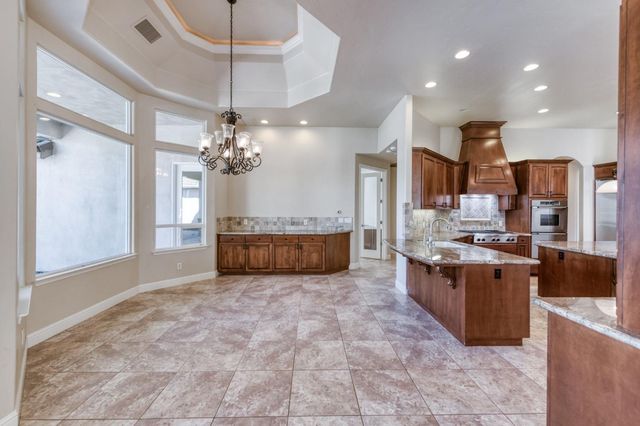 10746 N Falcon Faire Drive, Fresno, CA 93730