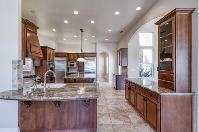 10746 N Falcon Faire Drive, Fresno, CA 93730