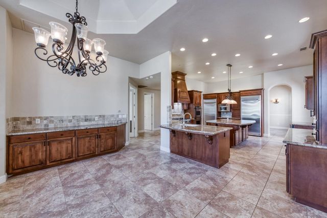 10746 N Falcon Faire Drive, Fresno, CA 93730