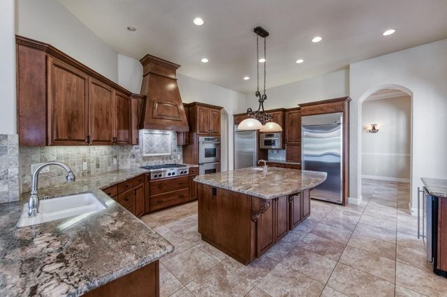 10746 N Falcon Faire Drive, Fresno, CA 93730