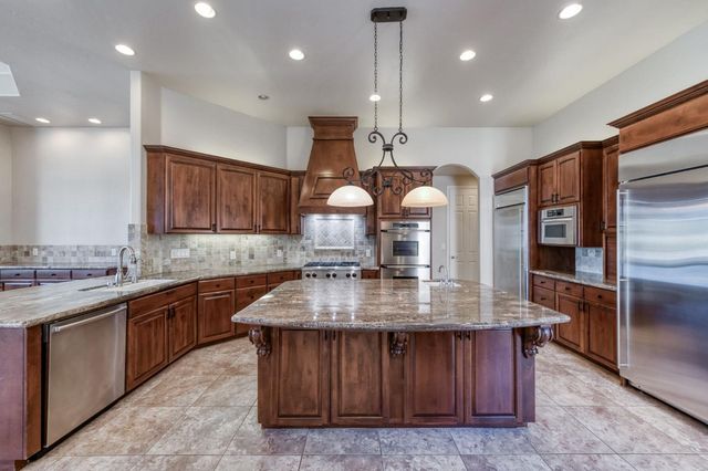 10746 N Falcon Faire Drive, Fresno, CA 93730