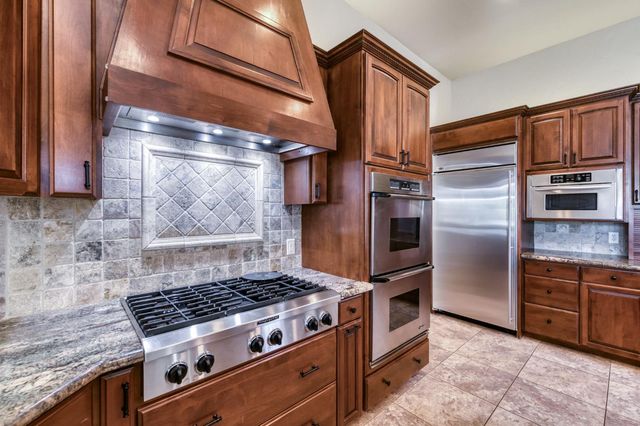 10746 N Falcon Faire Drive, Fresno, CA 93730