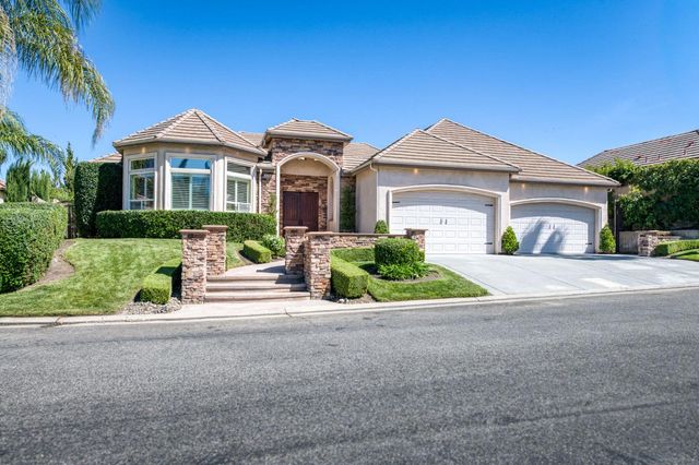 10746 N Falcon Faire Drive, Fresno, CA 93730